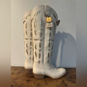 New with Tags ARIAT Women’s Knee High Off White Boots with Gold Inlay Round Toe